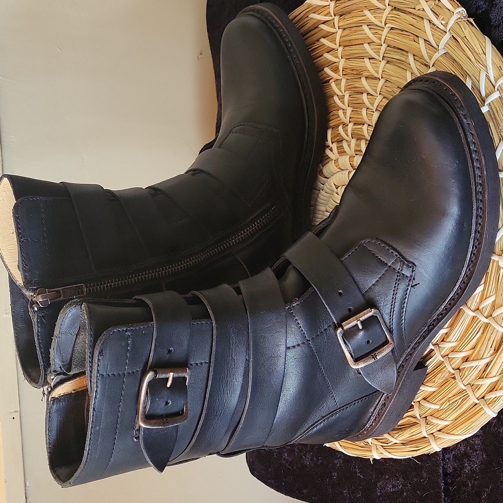 Frye  Black Zip-Up Boots WO's Size 7 EUC - Picture 3 of 12